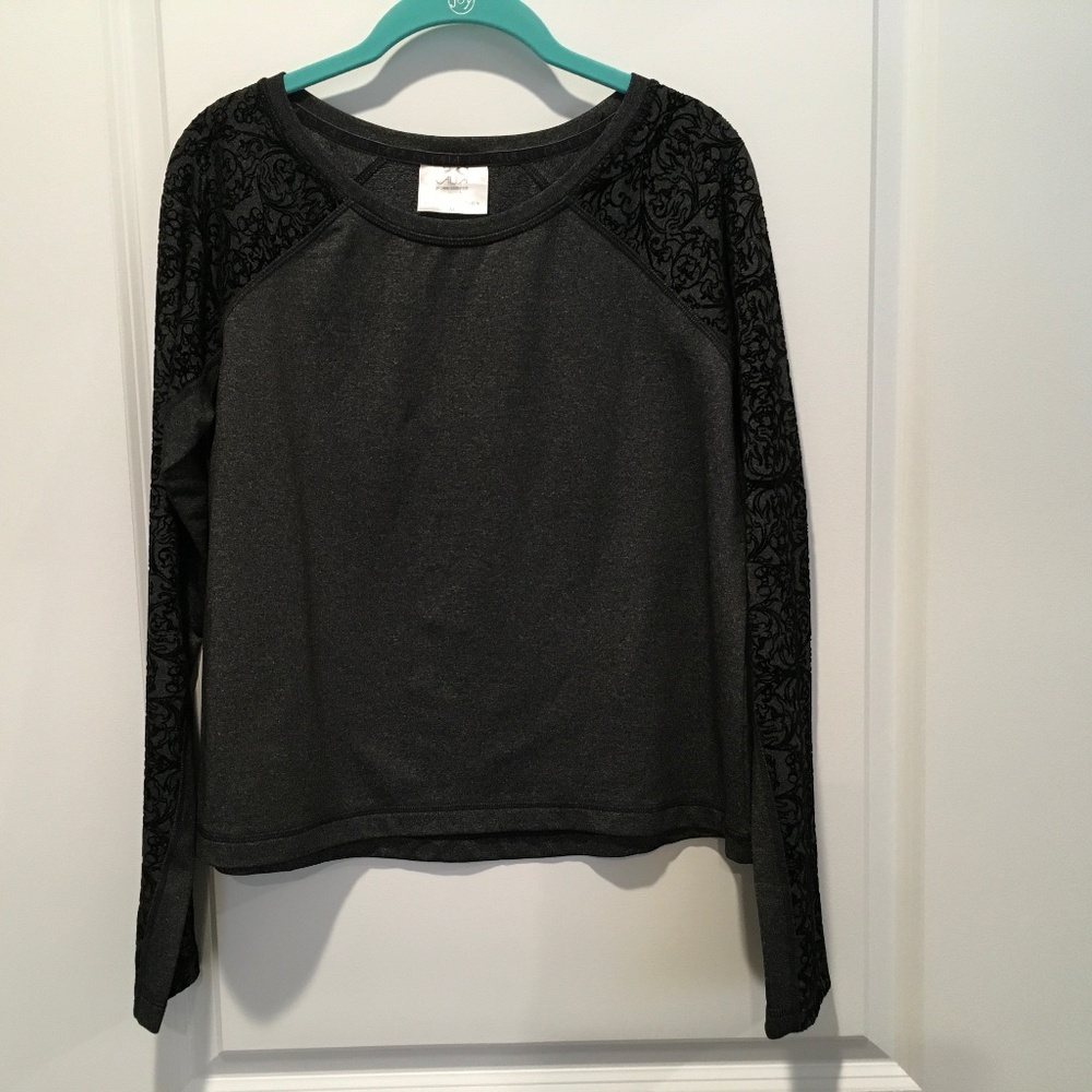 Calia by Carrie Underwood Limited Edition Pullover  Size Medium